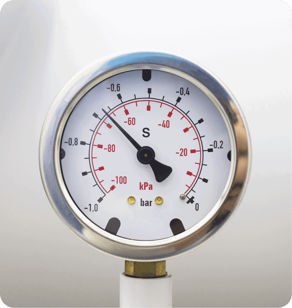 Pressure gauge with dual kPa and bar.